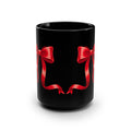 Taza negra de 15 oz con lazo rojo 